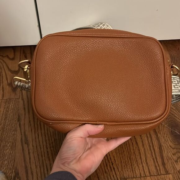 Pretty Simple Willow Crossbody Handbag in Camel with 2 straps - Picture 4 of 5